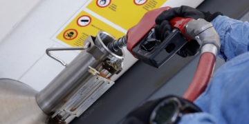 Aproximadamente 54% de los vehículos en el país utilizan el combustible E10. (Foto: archivo)