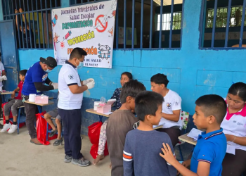 Ministerio de Salud acerca vacunación y salud bucodental. (Foto: MSPAS)