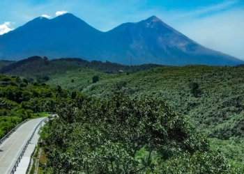 CIV entrega nueva carretera que mejora la movilidad en las comunidades de San Pedro Yepocapa. (Foto: CIV)
