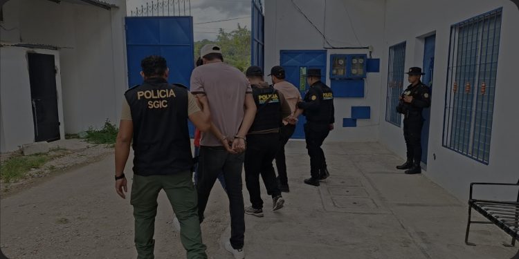 Operativos simultáneos permiten la captura de 42 personas. (Foto: PNC)