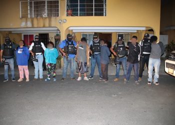 Durante el operativo fueron capturadas seis personas señaladas de estar vinculadas con una estructura delictiva relacionada con el Barrio 18. / Foto: PNC