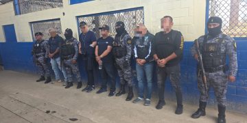 Se concretó con éxito el operativo de traslado de 11 privados de libertad desde el Centro de Detención Los Jocotes, Zacapa. / Foto: SP