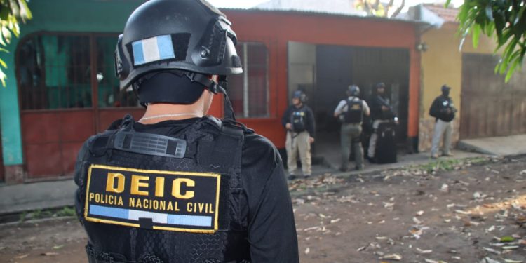 Los operativos forman parte de procesos de investigación que buscan reunir indicios y avanzar en la identificación de personas posiblemente vinculadas. / Foto: PNC