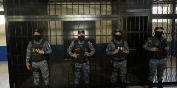Guardia penitenciaria. / Foto: Alex Jacinto