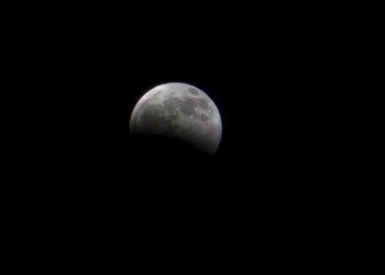 Eclipse lunar parcial en Guatemala: así se observa la Luna esta noche