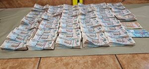 En el inmueble, los investigadores localizaron 548 mil 300 quetzales en efectivo. / Foto: PNC