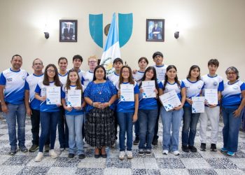 Reconocen a atletas de natación clasificados a los Juegos Deportivos Nacionales 2026