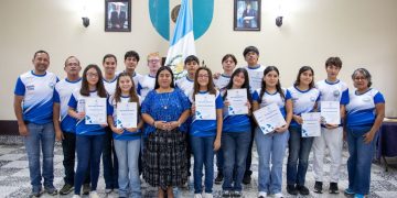 Reconocen a atletas de natación clasificados a los Juegos Deportivos Nacionales 2026
