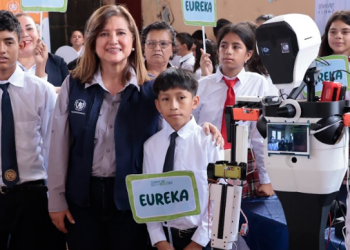 Vicepresidenta Herrera insta al Congreso a avanzar con la Ley de Clubes de Ciencias. / Foto: Noé Pérez.