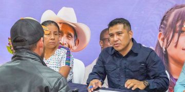 Firman convenio para mejorar camino rural en El Chol, Baja Verapaz