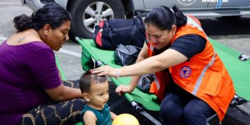 Verifican atención a familias albergadas por actividad del volcán de Fuego