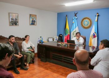 Coordinan acciones en el marco de la feria Libro al Viento Oriente