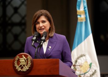 Vicepresidenta Karin Herrera participará en toma de mando del presidente electo de Colombia. (Foto: archivo)