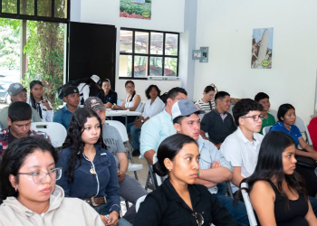 Fortalecen capacidades de jóvenes de San Jerónimo, Baja Verapaz, durante foro sobre liderazgo y seguridad vial