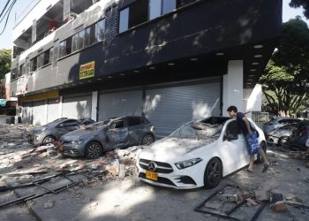 Un temblor de magnitud 7,4 sacude Colombia con graves daños materiales en varias ciudades