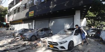 Un temblor de magnitud 7,4 sacude Colombia con graves daños materiales en varias ciudades