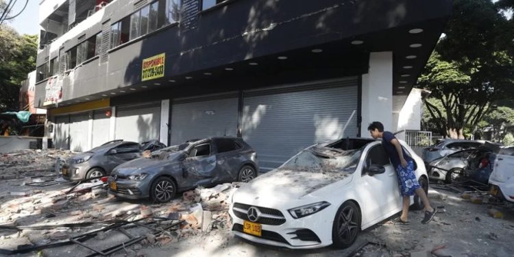 Un temblor de magnitud 7,4 sacude Colombia con graves daños materiales en varias ciudades