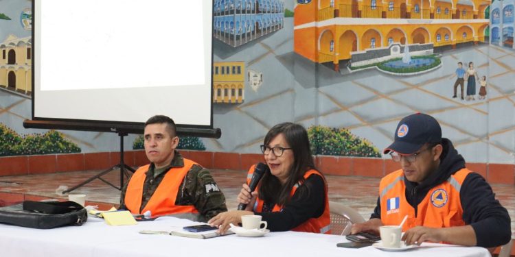 Codred de Chimaltenango declara alerta roja departamental por actividad del volcán de Fuego