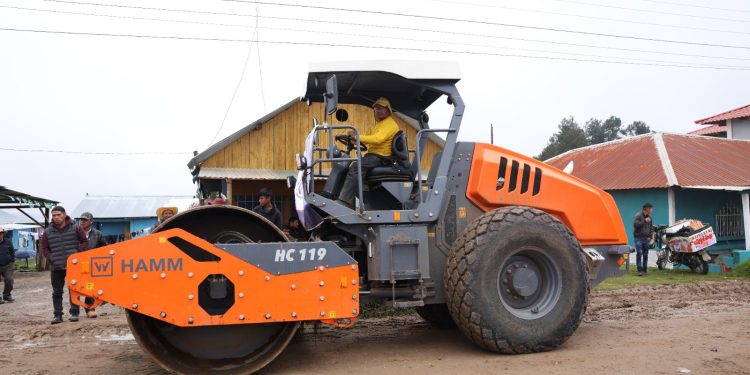 El mejoramiento de 38 km de la ruta RD-SMA-52, entre Concepción Tutuapa y Cuilco, genera empleo local. / Foto: CIV.