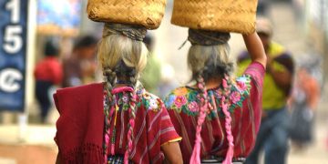 Mujeres indígenas: símbolo de lucha, identidad y legado cultural