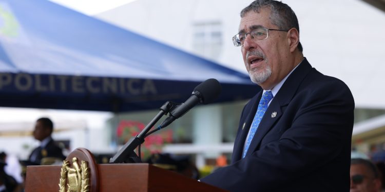 Presidente Bernardo Arévalo en la Escuela Politécnica.