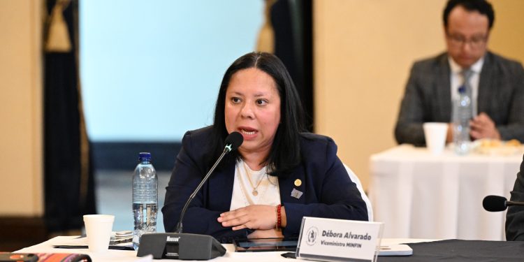 Débora Alvarado asume como nueva ministra de Finanzas Foto: Gobierno de Guatemala/Archivo