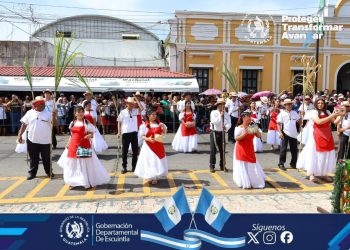 Escuintla: Conmemoran 205 años de independencia patria con izada del Pabellón Nacional