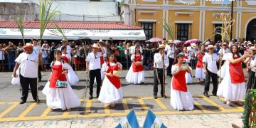 Escuintla: Conmemoran 205 años de independencia patria con izada del Pabellón Nacional