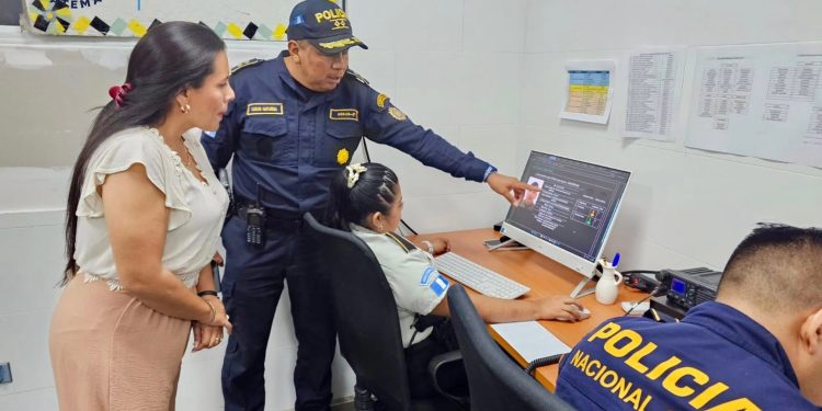 Supervisan acciones de la Comisaría 31 de la PNC, en Escuintla