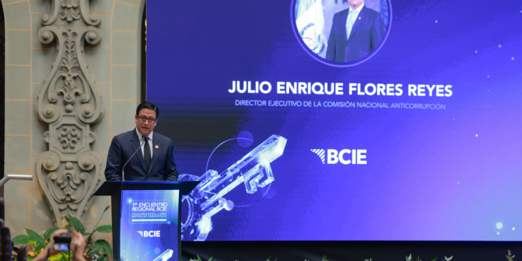 Julio Flores, director ejecutivo de la Comisión Nacional Anticorrupción, destacó las acciones de Guatemala para fortalecer la integridad en la gestión pública. / Foto: Alex Jacinto