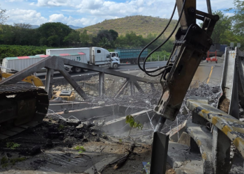 Inicia demolición del puente Güijo./Foto: CIV.