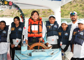 Vicepresidenta visita Escuela Flotante Atitlán./Foto: Vicepresidencia.