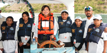 Vicepresidenta visita Escuela Flotante Atitlán./Foto: Vicepresidencia.