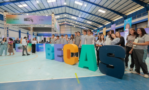 Un sueño puede tener muchos caminos: jóvenes descubren oportunidades en la feria de becas 2026
