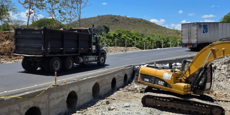 Retiran puente Güijo en su totalidad./Foto: CIV.