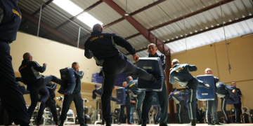 Policías alumnos, en clase de defensa personal. / Foto: Mingob