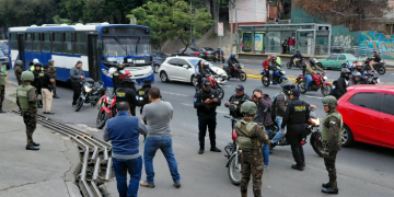 Las operaciones se concentran en las zonas 7, 11, 12 y 21, donde unidades motorizadas mantienen presencia preventiva en puntos considerados estratégicos. / Foto: Ejército