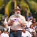 Ministro Luis Méndez Salinas invita a jóvenes de Los Amates a soñar a través del deporte