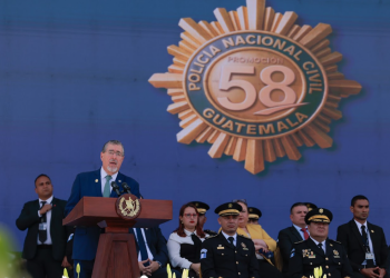 Presidente Bernardo Arévalo en graduación de promoción 58 de la PNC.