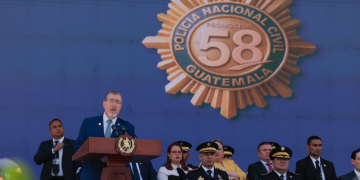 Presidente Bernardo Arévalo en graduación de promoción 58 de la PNC.