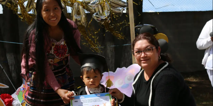 Pequeños Guerreros”: En Quetzaltenango reconocen a pacientes que culminaron su atención en la clínica Madre Canguro