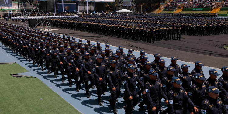 En fotos: Así se vivió la graduación de la 58 promoción de la PNC