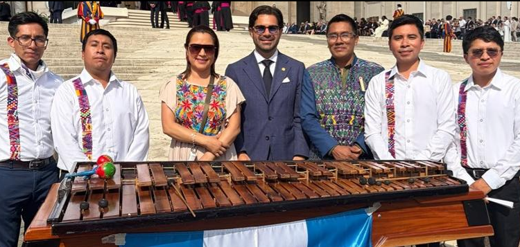 Marimba guatemalteca resuena en la audiencia del Papa León XIV Foto: MINEX