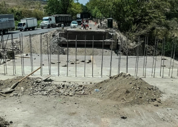 Finaliza construcción de bases para instalar puente Bailey en donde estaba el puente Güijo./Foto: CIV.