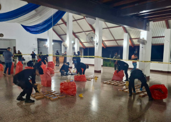 Las autoridades presumen que el cargamento fue recibido en Guatemala para posteriormente trasladarlo hacia México, con destino final a Estados Unidos. / Foto: Ejército.