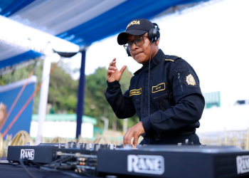 Emanuel Ujpán: de agente de la PNC a DJ en sus tiempos libres. / Foto: Gilber Garcia