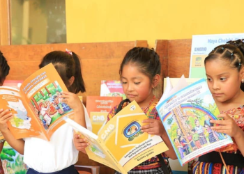 Ministerio de Educación ha entregado más de un millón de textos escolares bilingües durante el 2026