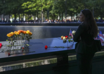 Vista de los actos conmemorativos para recordar a las víctimas de los atentados del 11 de septiembre de 2001, en Nueva York, este jueves. EFE/Sarah Yenesel
