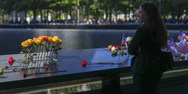 Vista de los actos conmemorativos para recordar a las víctimas de los atentados del 11 de septiembre de 2001, en Nueva York, este jueves. EFE/Sarah Yenesel