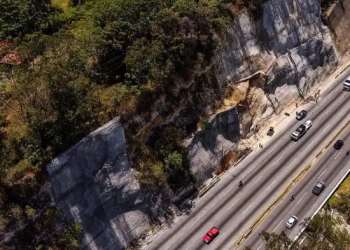 CIV realiza trabajos de estabilización en la montaña en la Cuesta de Villalobos